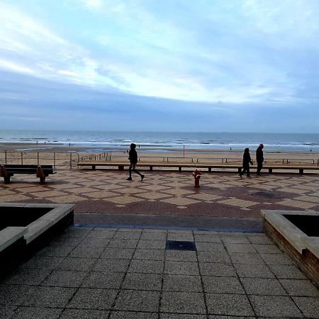 Relax @The Beach Де Хаан Екстериор снимка