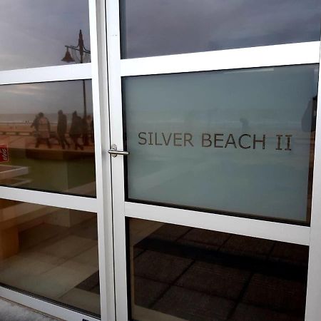 Relax @The Beach Де Хаан Екстериор снимка